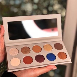 Kkw x mario Eye shadow palette